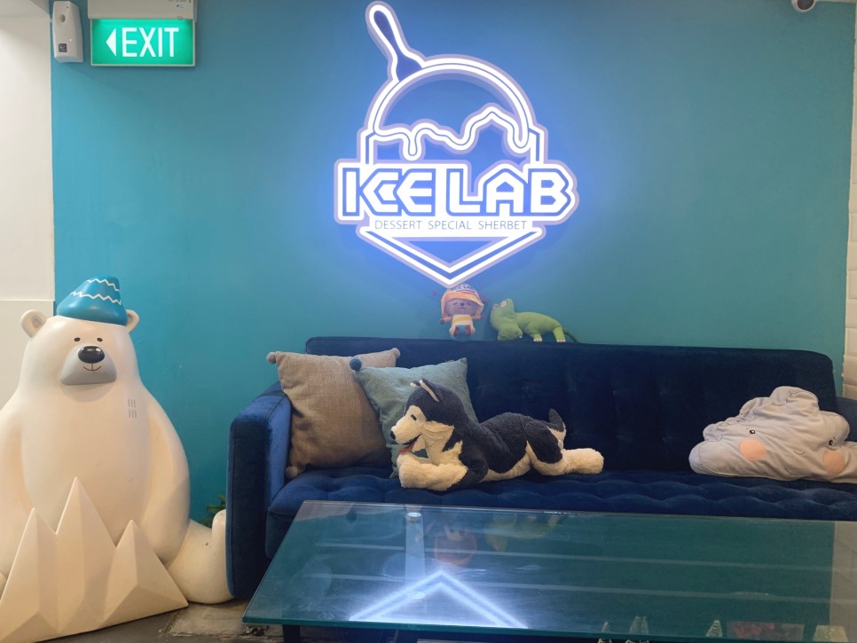 Interior of the Korean dessert cafe, "Ice Lab"